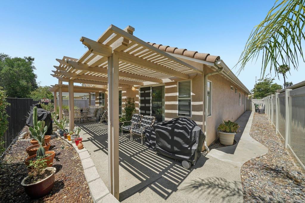 23979 Via Astuto Property Photo 35