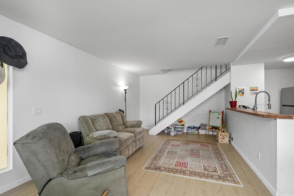 9851 Mission Viejo Ct 3 Property Photo 4