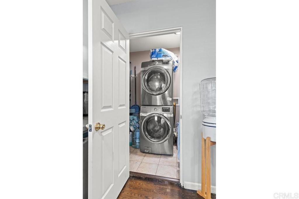 3325 3329 Dale St Property Photo 15