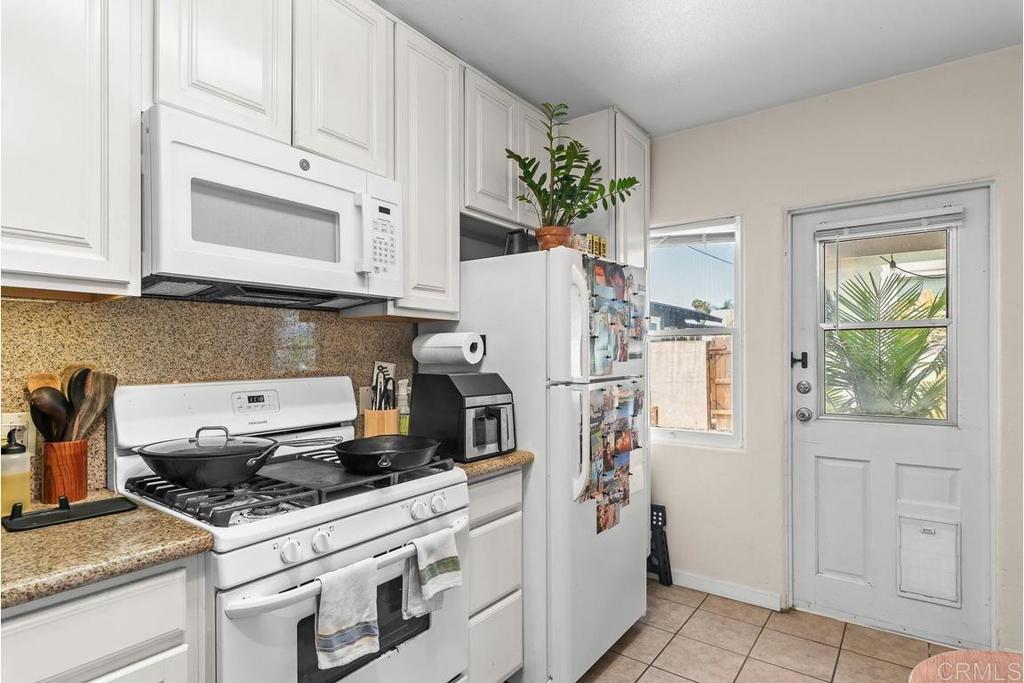 3325 3329 Dale St Property Photo 28