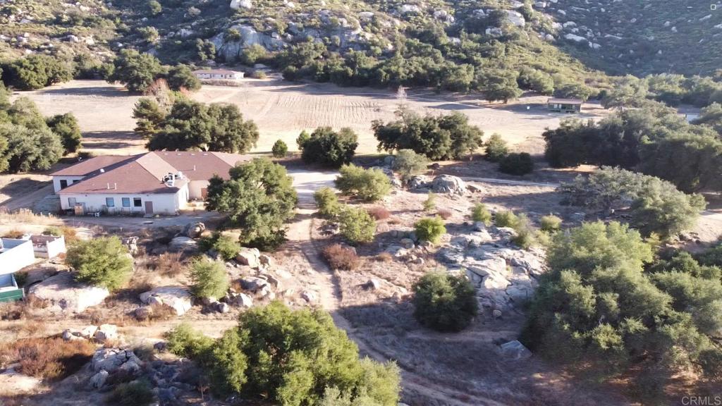 24352 Featherstone Canyon Rd Property Photo 3