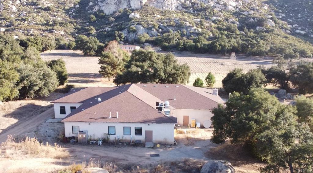 24352 Featherstone Canyon Rd Property Photo 4