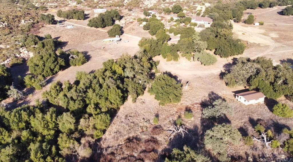 24352 Featherstone Canyon Rd Property Photo 5