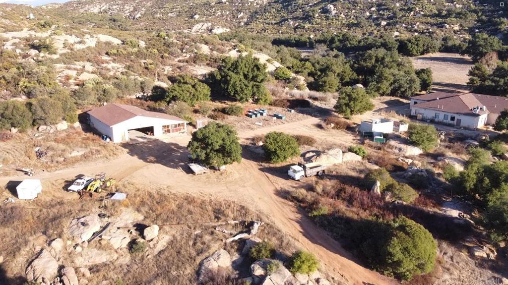 24352 Featherstone Canyon Rd Property Photo 7