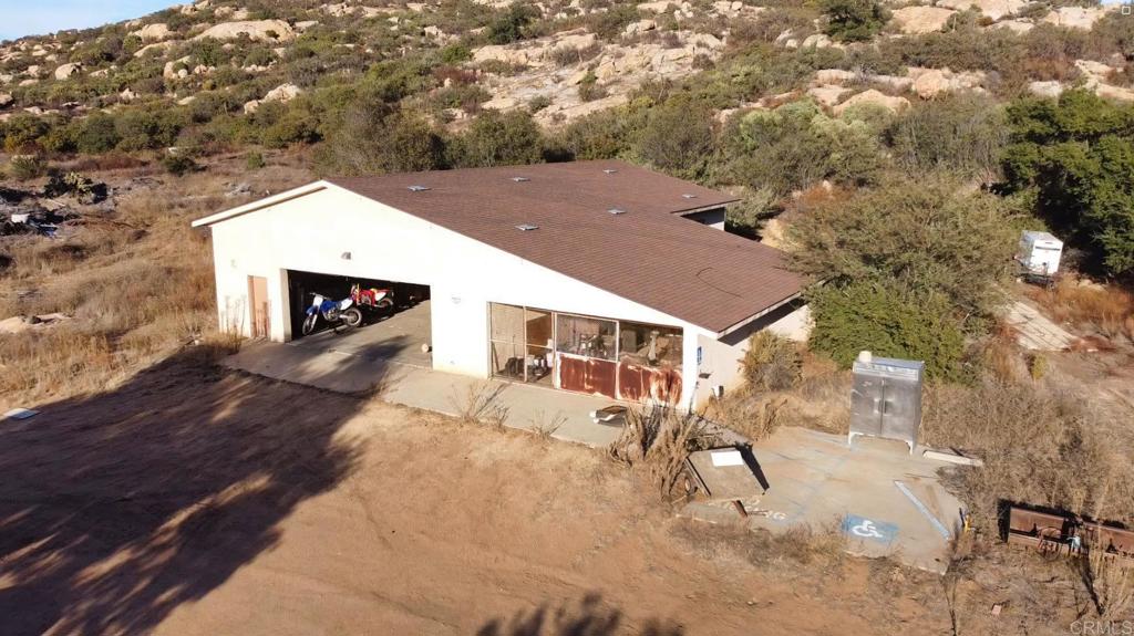 24352 Featherstone Canyon Rd Property Photo 8
