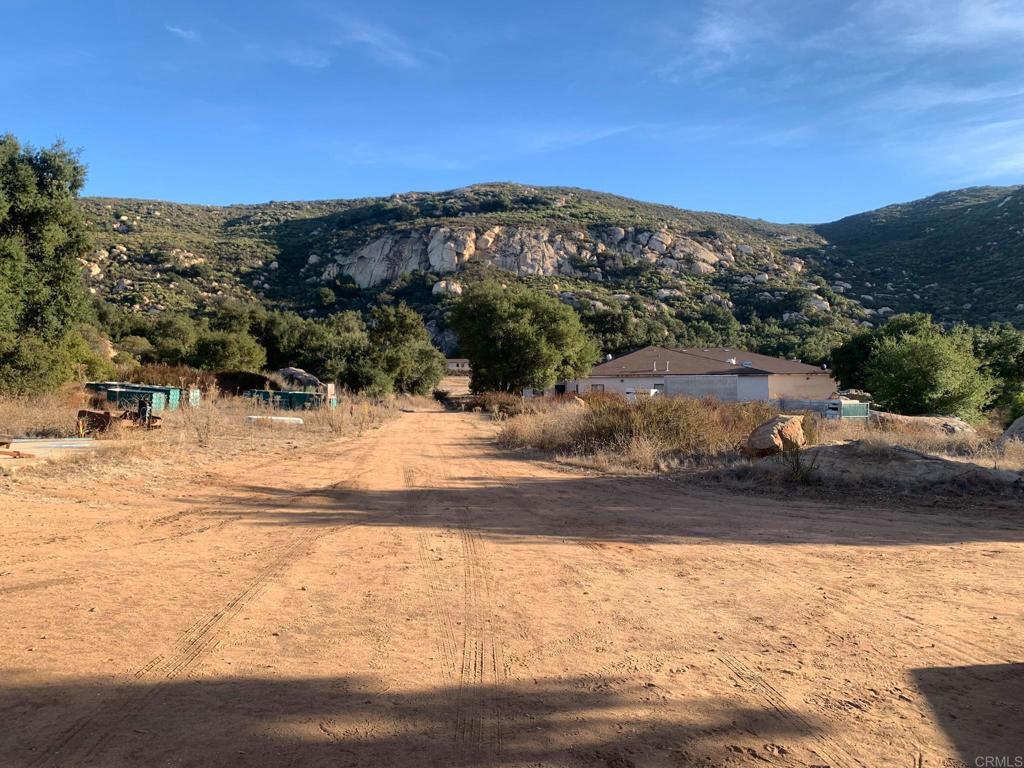 24352 Featherstone Canyon Rd Property Photo 16