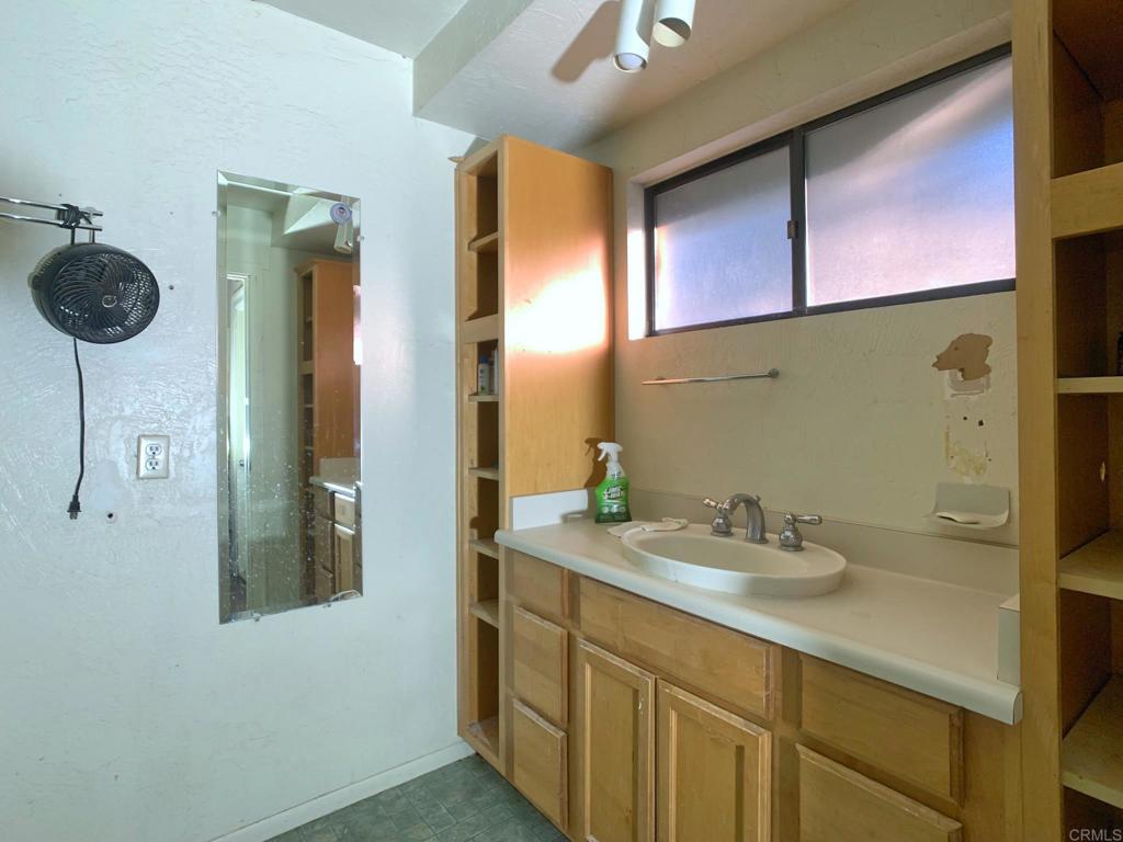 24352 Featherstone Canyon Rd Property Photo 19