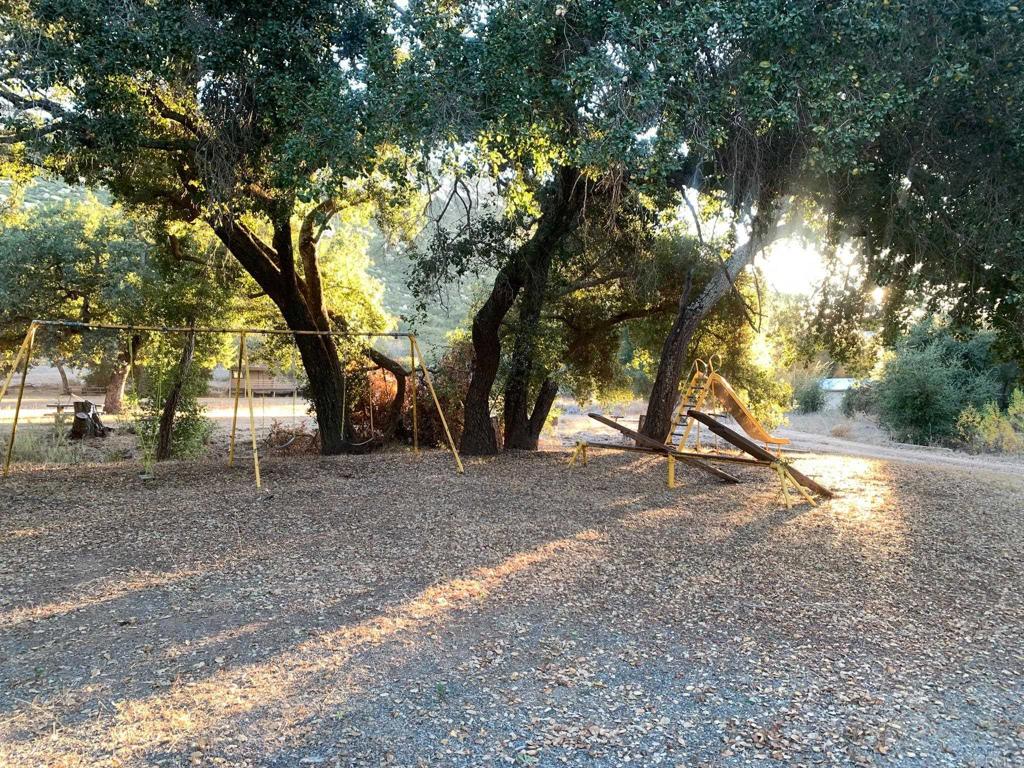 24352 Featherstone Canyon Rd Property Photo 48