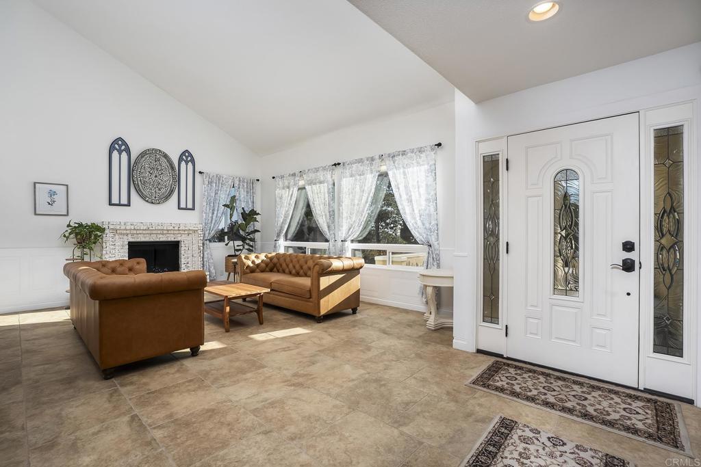 2738 Victoria Cir Property Photo 4