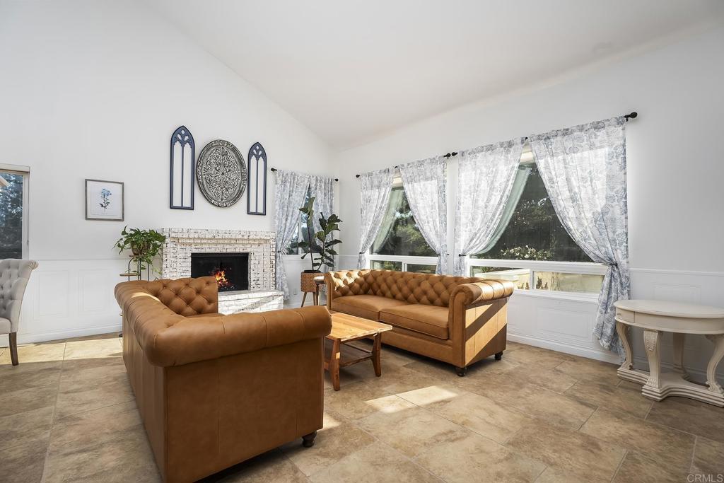2738 Victoria Cir Property Photo 5