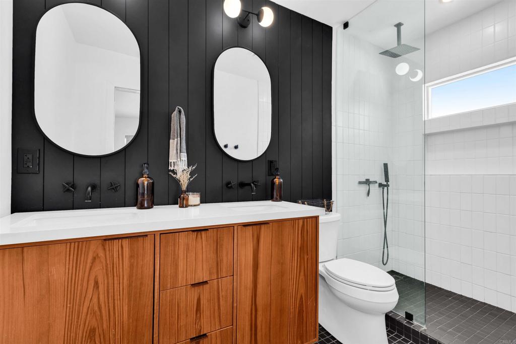 566 1st Avenue Property Photo 11