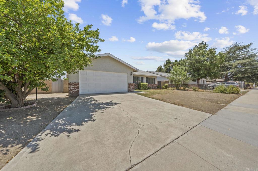 255 Cavendish Drive Property Photo 2