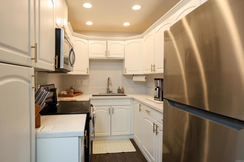 6876 Parkside Ave Property Photo 8
