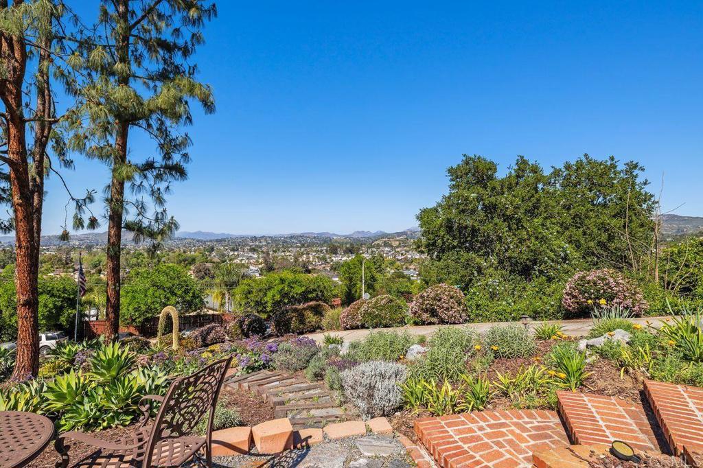 1605 Vista Del Valle Property Photo 15