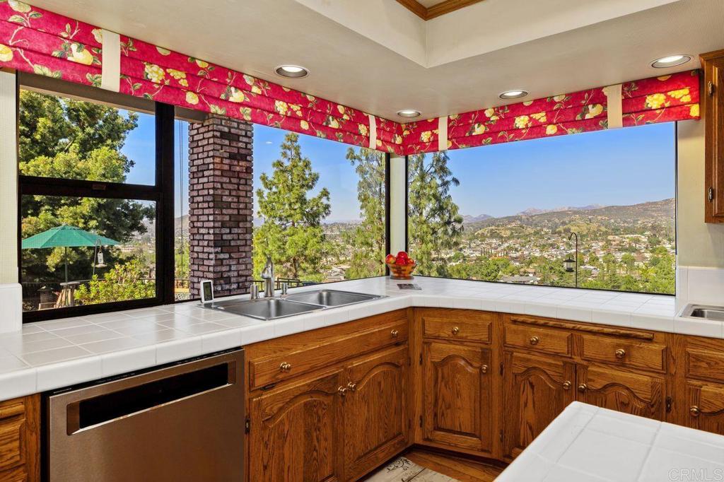 1605 Vista Del Valle Property Photo 26