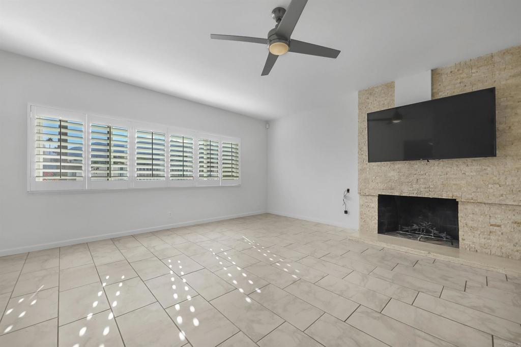 415 E Avenida Granada Property Photo 2