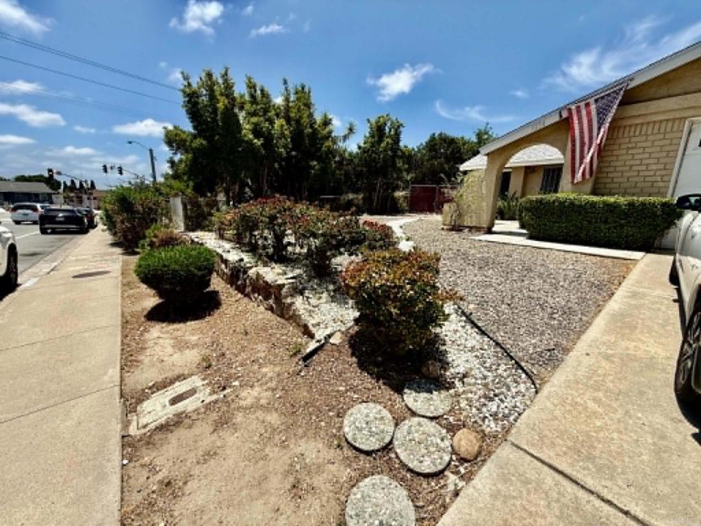 1270 Valencia Pkwy Property Photo 2