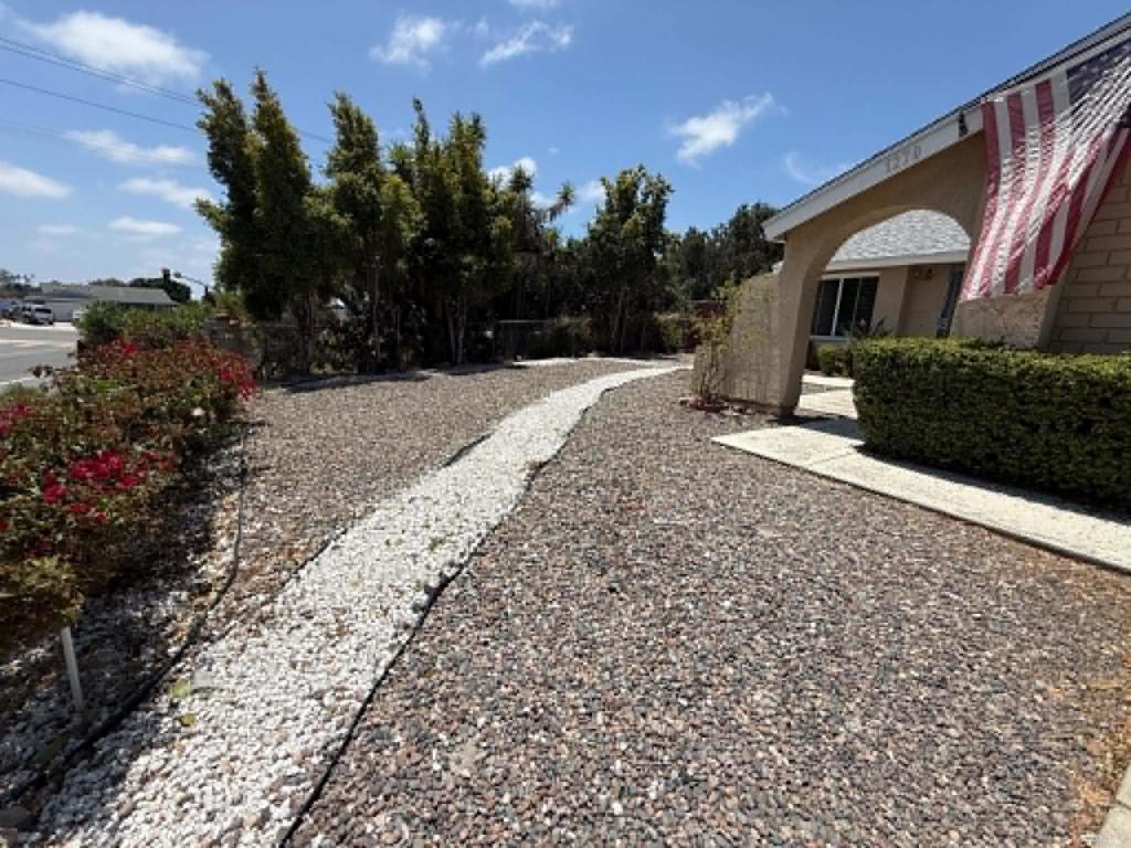 1270 Valencia Pkwy Property Photo 3
