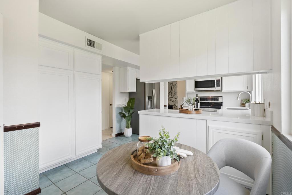1396 Valencia Loop Property Photo 11