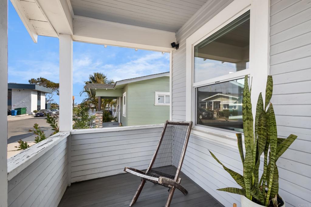 4338 33 Rd Place Property Photo 2