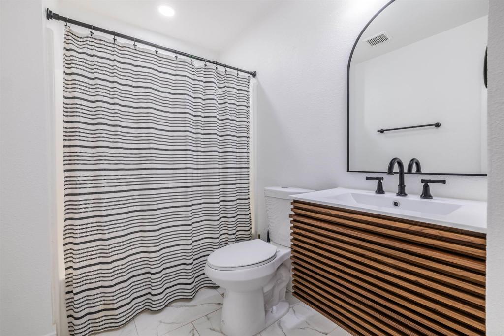 6987 Parkside Avenue C Property Photo 9