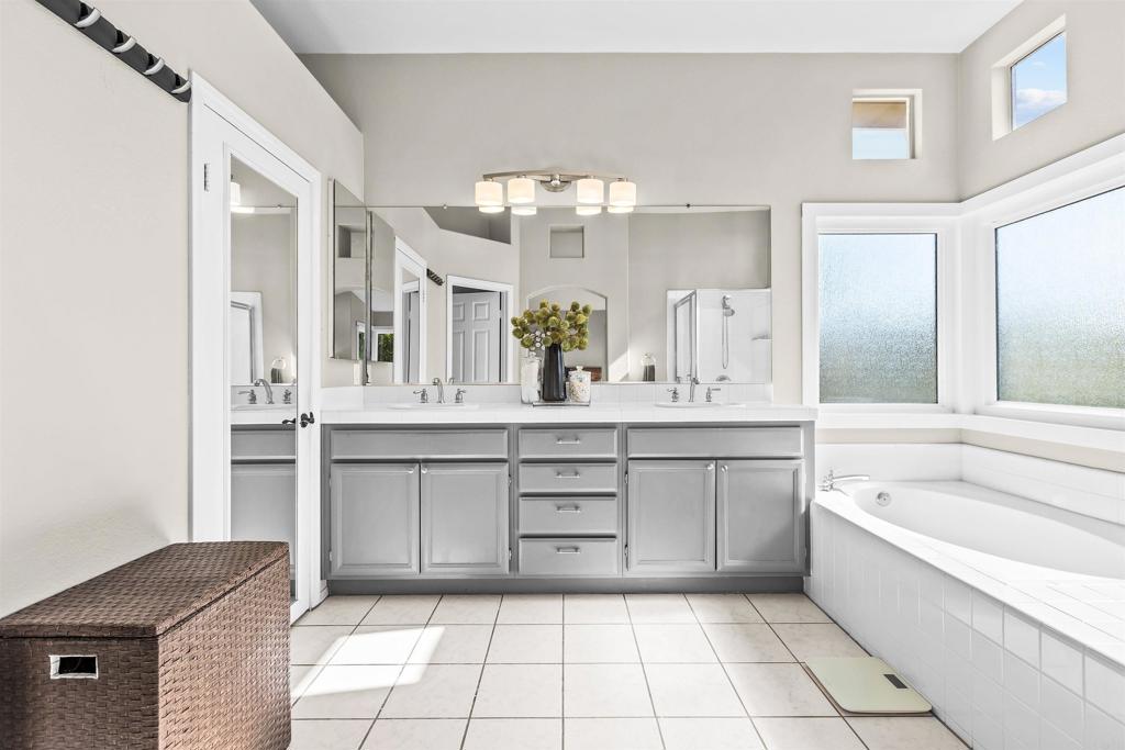 522 Bayona Loop Property Photo 37