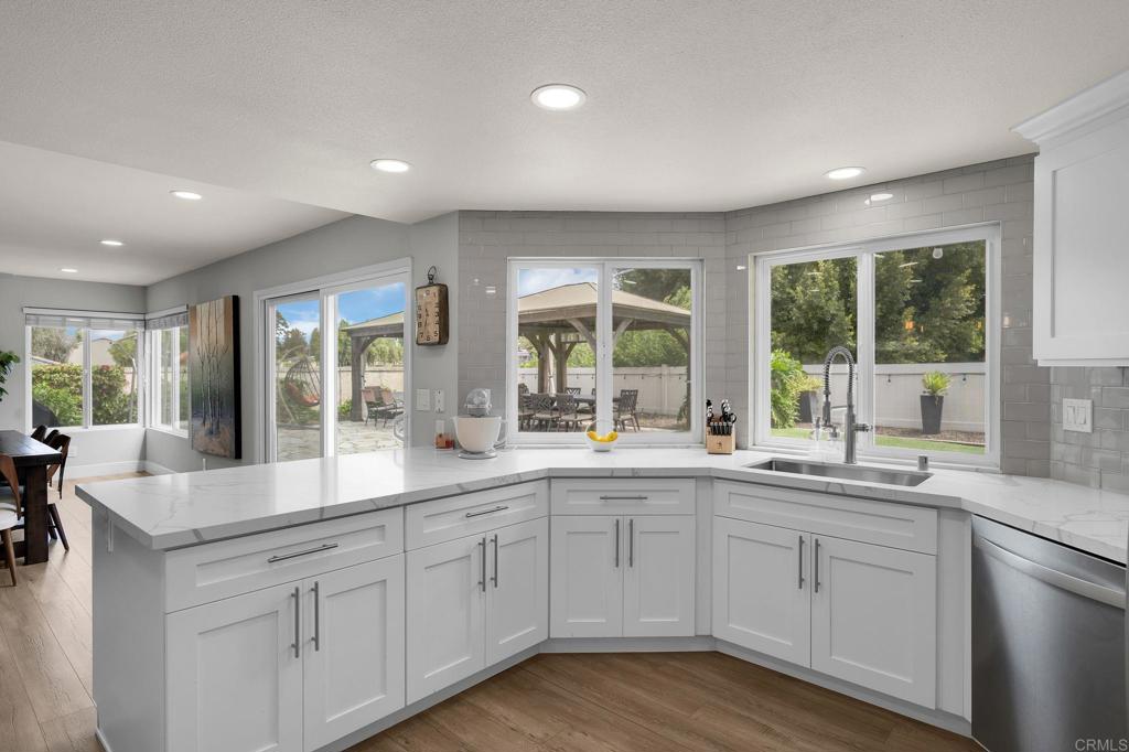 291 Surrey Place Property Photo 57