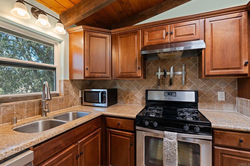 4722 Park Ln Property Photo 6