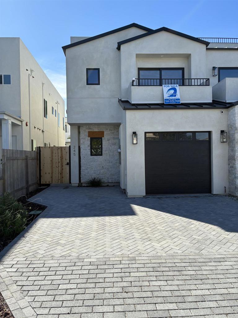 245 Dahlia Avenue Property Photo 2