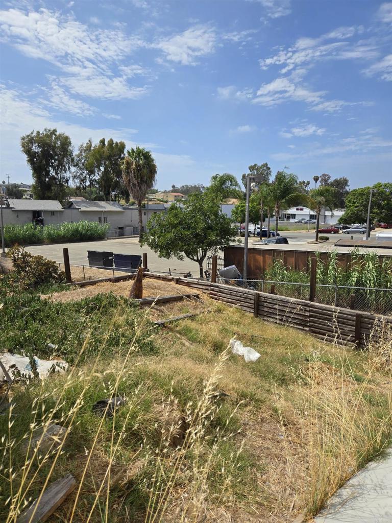 4166 Newton Avenue Property Photo 6
