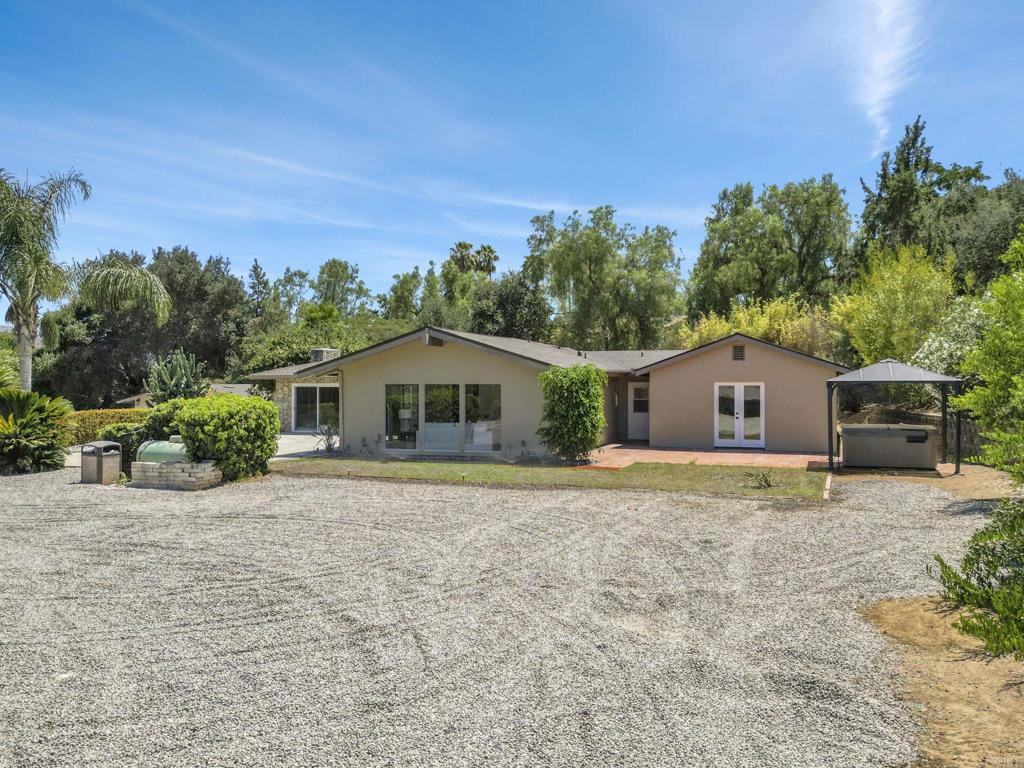 3131 Summit Drive Property Photo 2