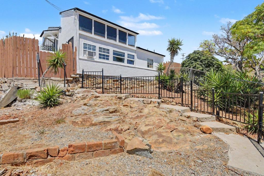 2610 Helix St. Property Photo