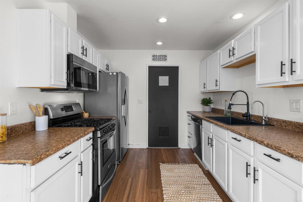 1217 Mariposa Court Property Photo 13