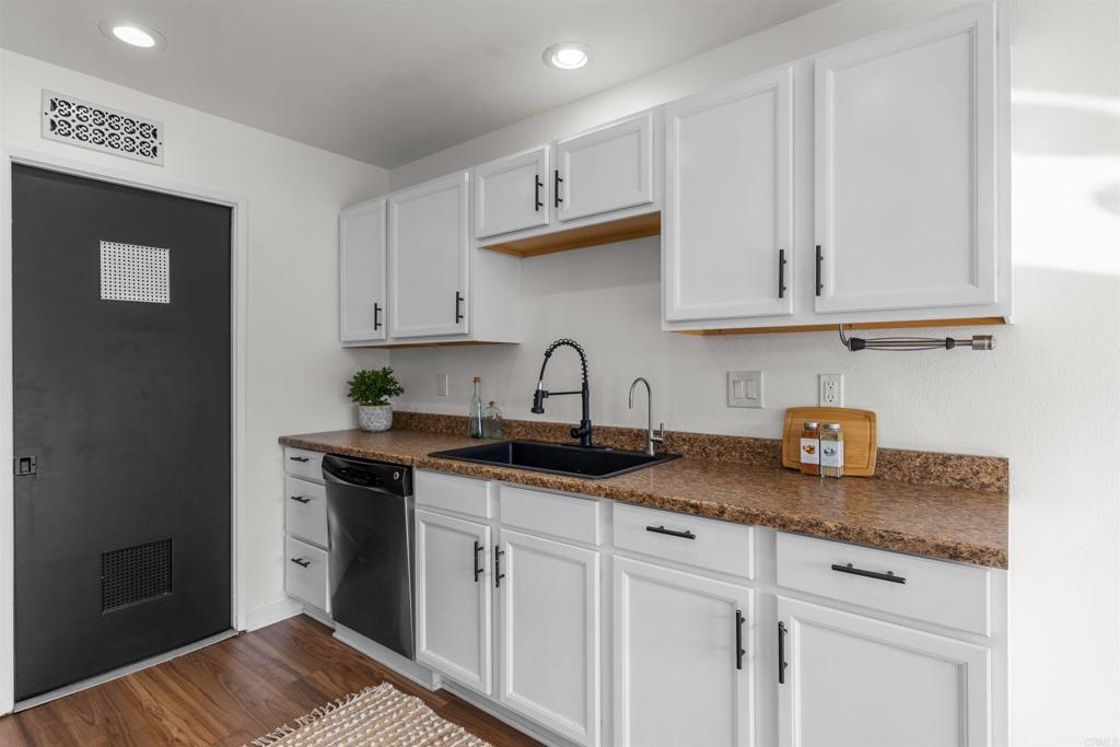 1217 Mariposa Court Property Photo 14
