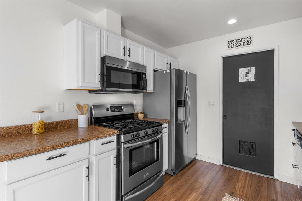 1217 Mariposa Court Property Photo 15