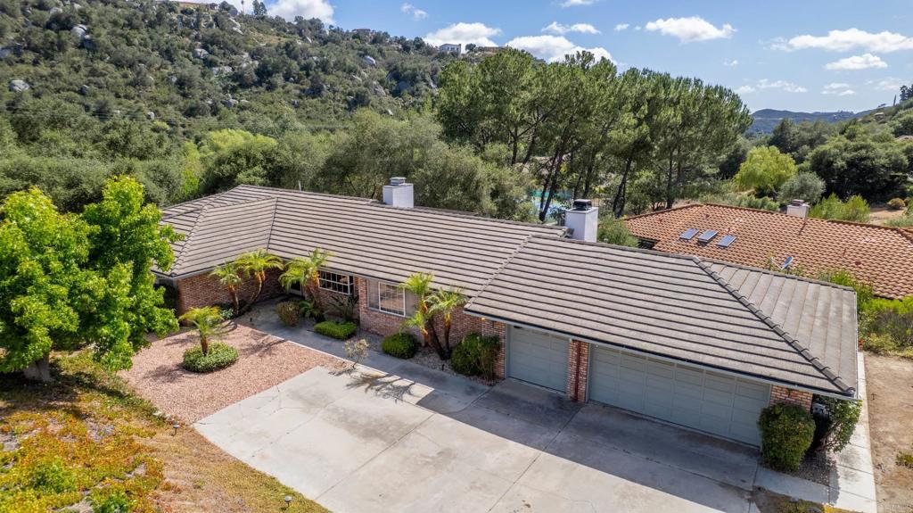 28104 Glenmeade Way Property Photo 3