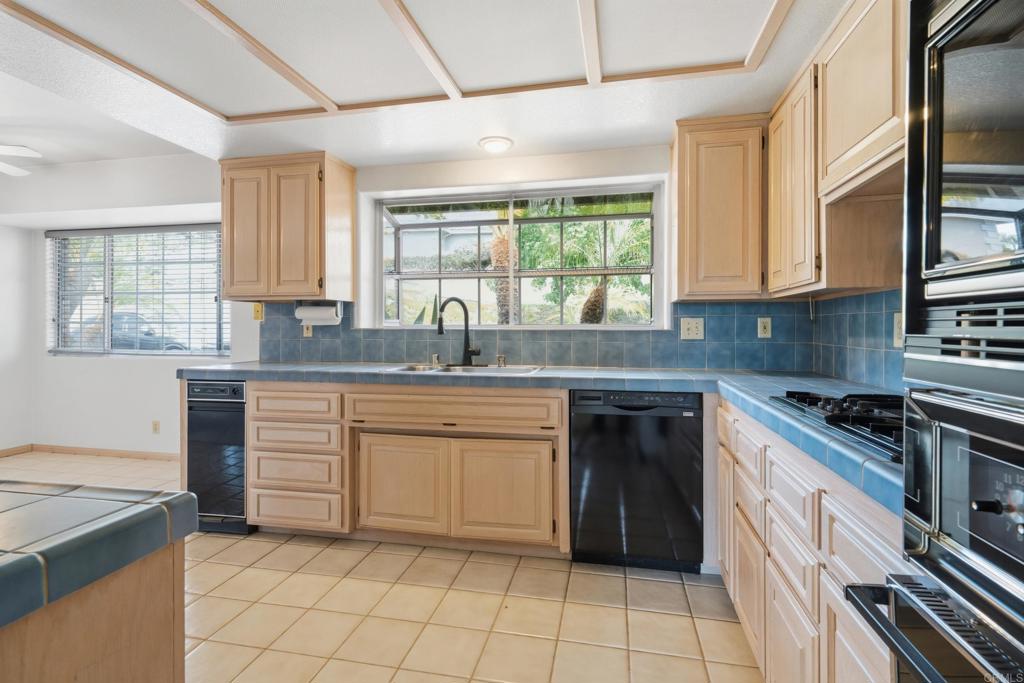 28104 Glenmeade Way Property Photo 16