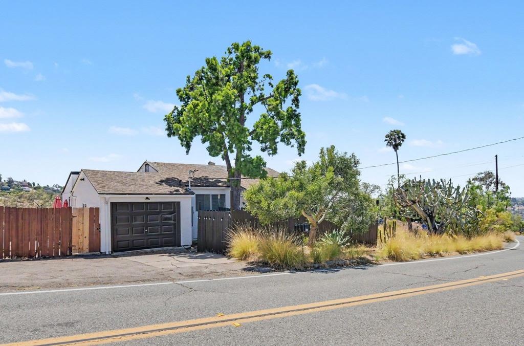 2610 Helix St. Property Photo 8
