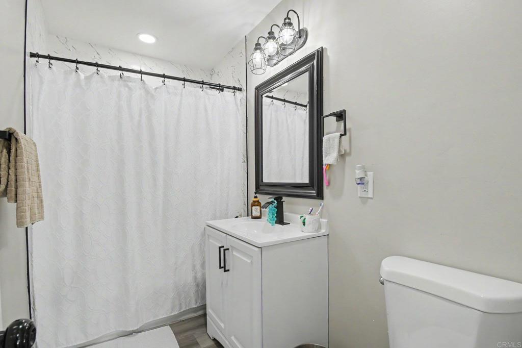 2610 Helix St. Property Photo 16