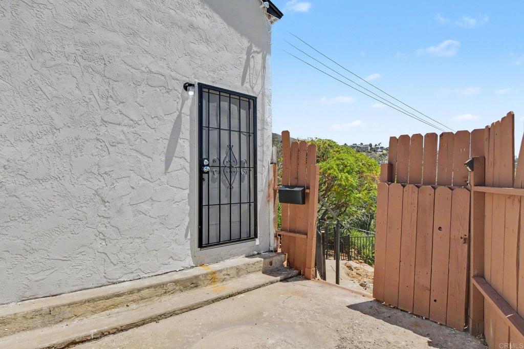 2610 Helix St. Property Photo 22