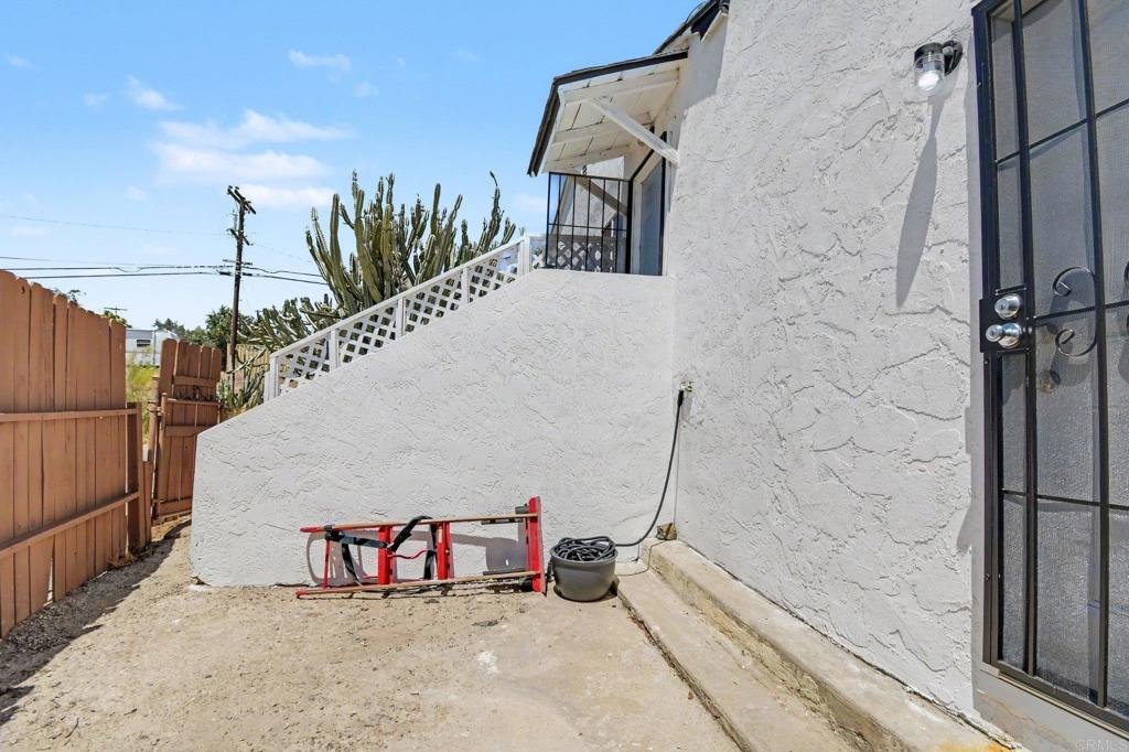 2610 Helix St. Property Photo 23