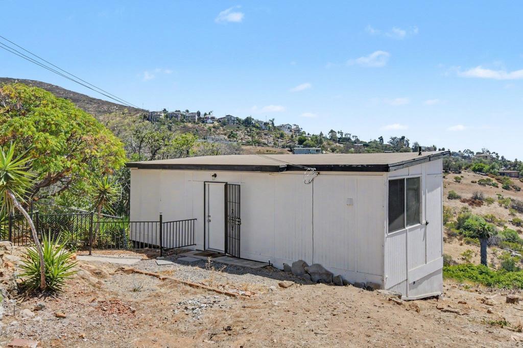 2610 Helix St. Property Photo 29