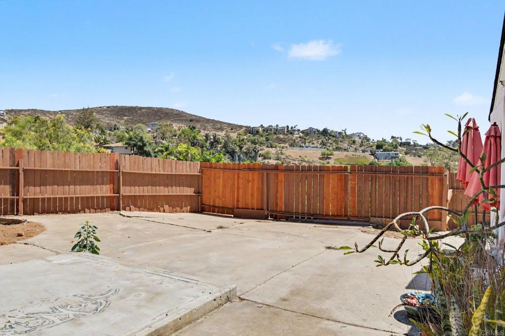 2610 Helix St. Property Photo 45