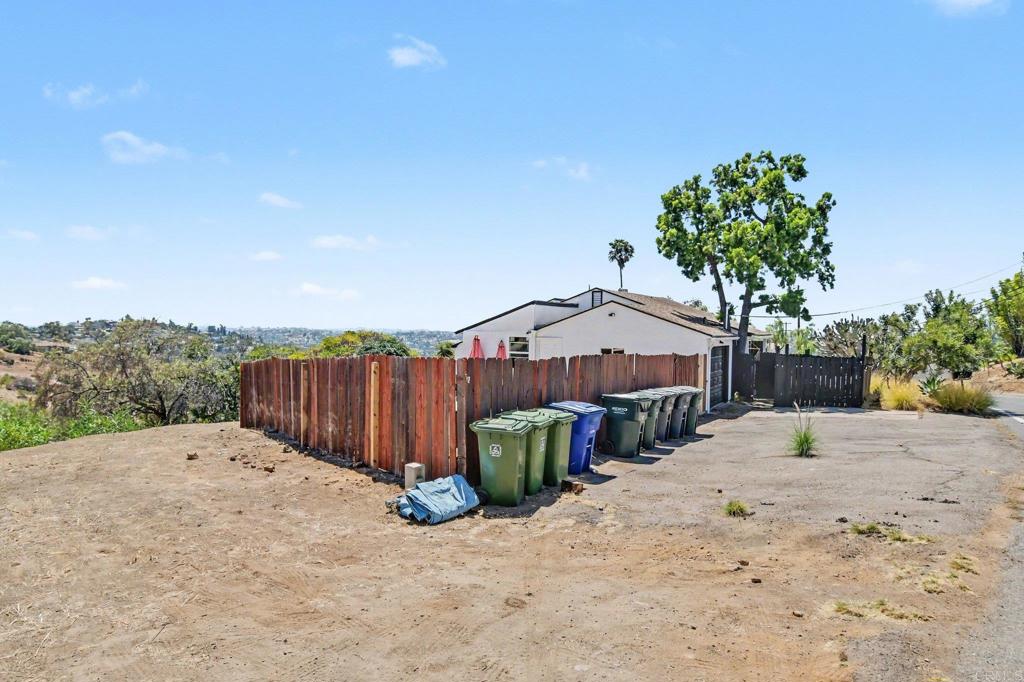 2610 Helix St. Property Photo 48