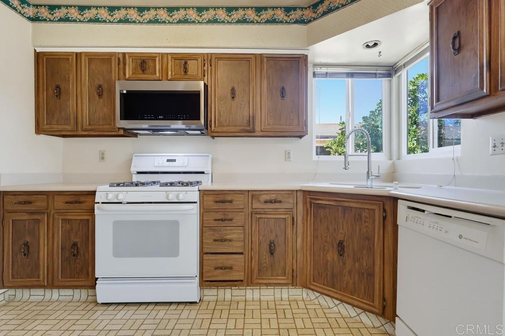 7326 Glencliff Drive Property Photo 11