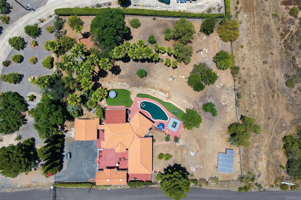 2410 Euclid Ave Property Photo 11