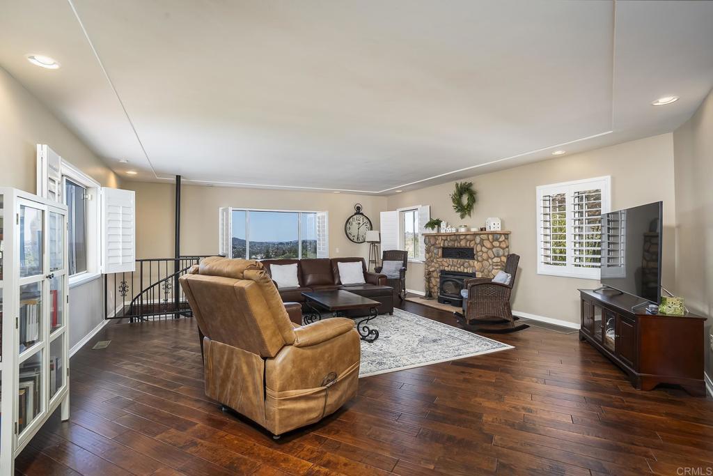 2410 Euclid Ave Property Photo 14