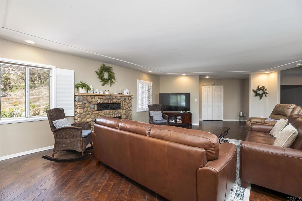 2410 Euclid Ave Property Photo 15