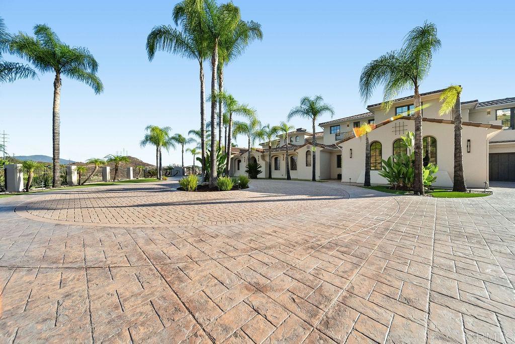 2424 Cerro Sereno Property Photo 3
