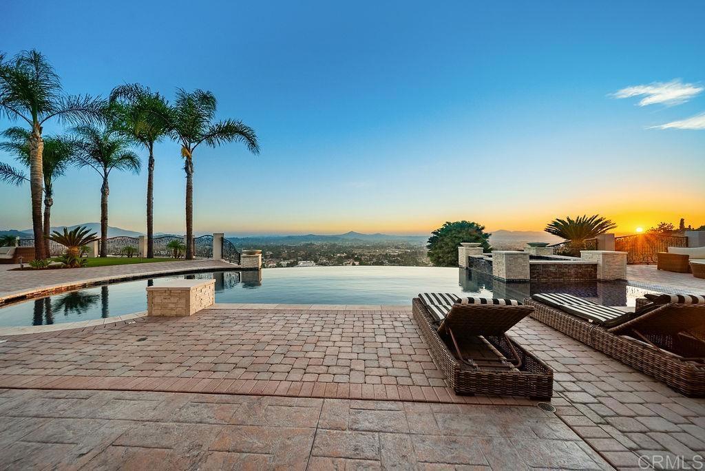 2424 Cerro Sereno Property Photo 8